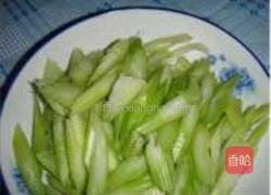 芹菜香干肉丝的做法图解1