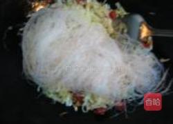 腊肠包菜炒粉丝的做法图解5