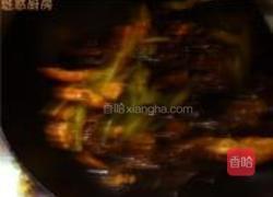 芹菜木耳的做法图解8