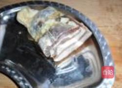 青蒿炒腊肉的做法图解1