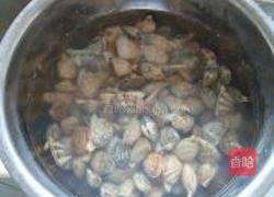 双椒炒花蛤的做法图解1