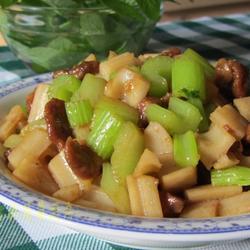 芹菜精肉炒藕丁的做法[图]