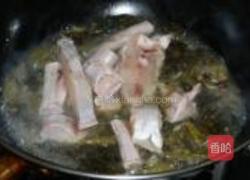山寨酸菜鲨鱼块的做法图解4