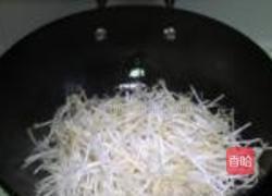 韭菜豆芽炒虾干的做法图解2