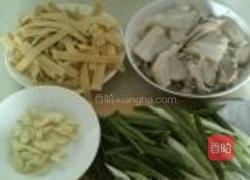 千张蒜苗回锅肉的做法图解1
