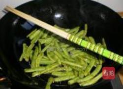 香菇芽菜煸芸豆的做法图解4