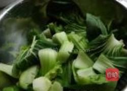 腊肠炒油菜的做法图解1