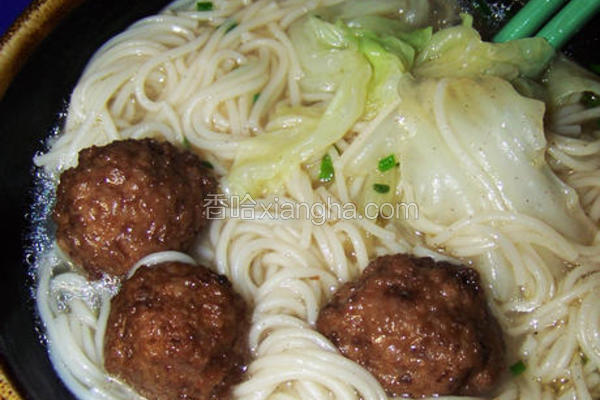 肉丸鲜蔬面