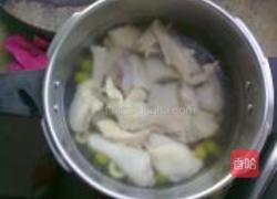 青橄榄炖鸡汤的做法图解6
