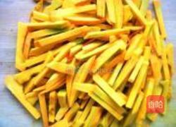 蛋黄焗南瓜的做法图解2