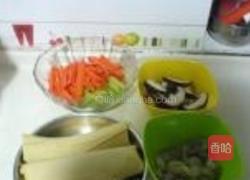 鲜虾杂菜腐皮卷的做法图解1