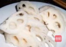 虎皮尖椒炒藕片的做法图解1