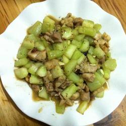 鸡腿肉炒青瓜的做法[图]