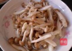 蟹味菇鱼头豆腐煲的做法图解2