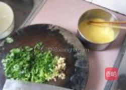 香菜炒鹅蛋的做法图解2