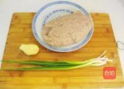 自制鲮鱼丸萝卜汤的做法图解1