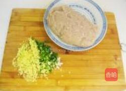 自制鲮鱼丸萝卜汤的做法图解2