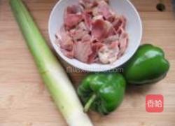 青椒茭白炒鸡肫的做法图解1