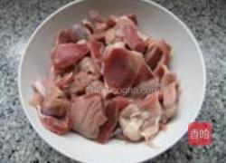 青椒茭白炒鸡肫的做法图解2