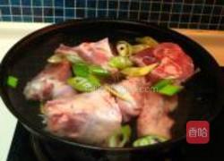 大骨炖萝卜的做法图解2