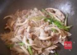 凤尾菇炒肉的做法图解6