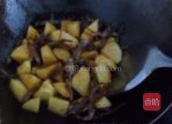 干鱼炖土豆的做法图解6