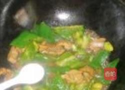 青椒银杏炒腰花的做法图解9