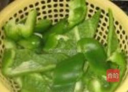 青椒银杏炒腰花的做法图解1