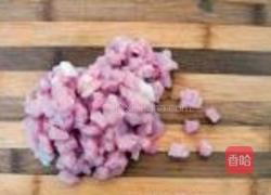 花生仁炒肉丁的做法图解1