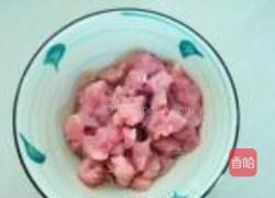 花生仁炒肉丁的做法图解2