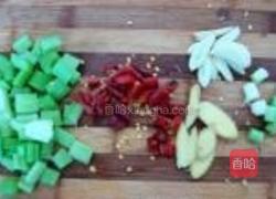 花生仁炒肉丁的做法图解3