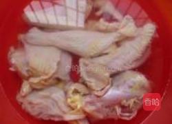 西洋参煲鸡汤的做法图解2