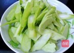 芥兰炒腊肉的做法图解1