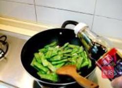 鱼露金蒜焖扁豆的做法图解7