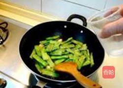 鱼露金蒜焖扁豆的做法图解9