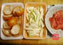 茭白煨面筋的做法图解1