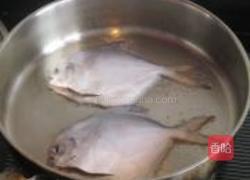 椒盐煎鲳鱼的做法图解3