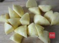 土豆炖排骨的做法图解2