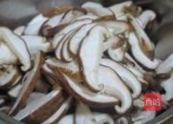 香菇炒牛肉的做法图解2