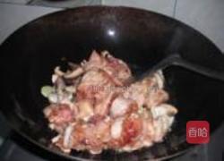 豇豆香菇焖鸡仔的做法图解8
