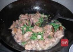 豇豆香菇焖鸡仔的做法图解10