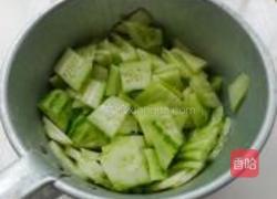 黄瓜炒大虾的做法图解1