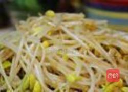 鱿鱼爆黄豆芽的做法图解3
