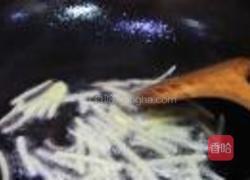 鱿鱼爆黄豆芽的做法图解4