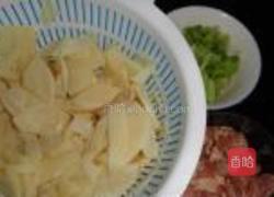 春笋炒肉的做法图解1