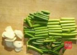 肉肠蒜薹胡萝卜的做法图解4
