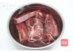 香辣牛排的做法图解1