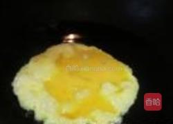 鸡蛋木耳炒蚕豆的做法图解2