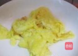鸡蛋木耳炒蚕豆的做法图解3