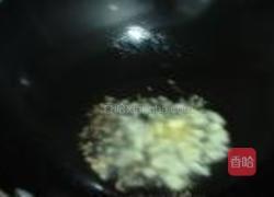 西芹虾干炒鱼饼的做法图解3